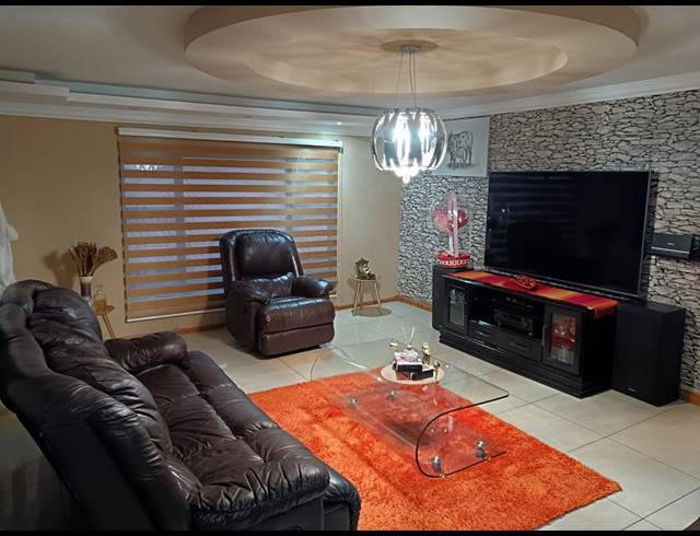 4 BEDROOM HOUSE FOR SALE IN VISTA PARK